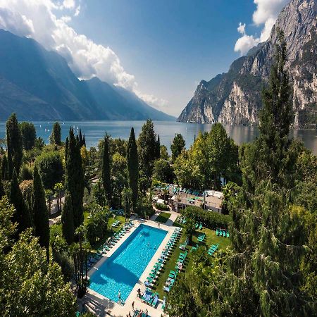 Du Lac Et Du Parc Grand Resort Riva del Garda Exteriér fotografie